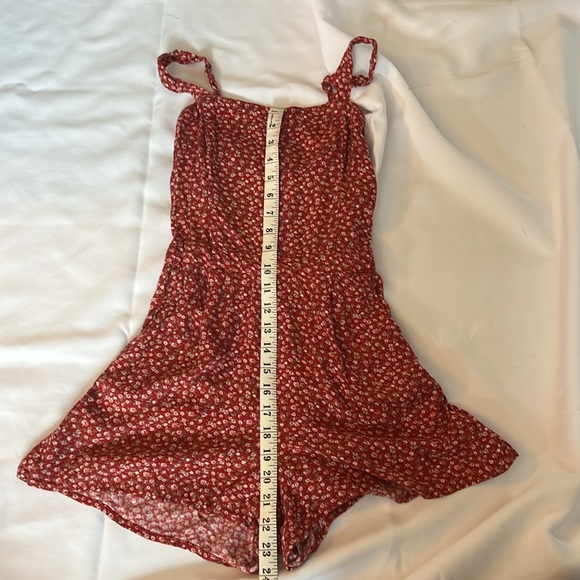 Hollister Abercrombie & Fitch Romper red floral elastic back - Picture 6 of 7